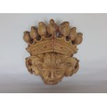 Antique carved treen bracket (in the form of a king wearing a crown) 16cm high