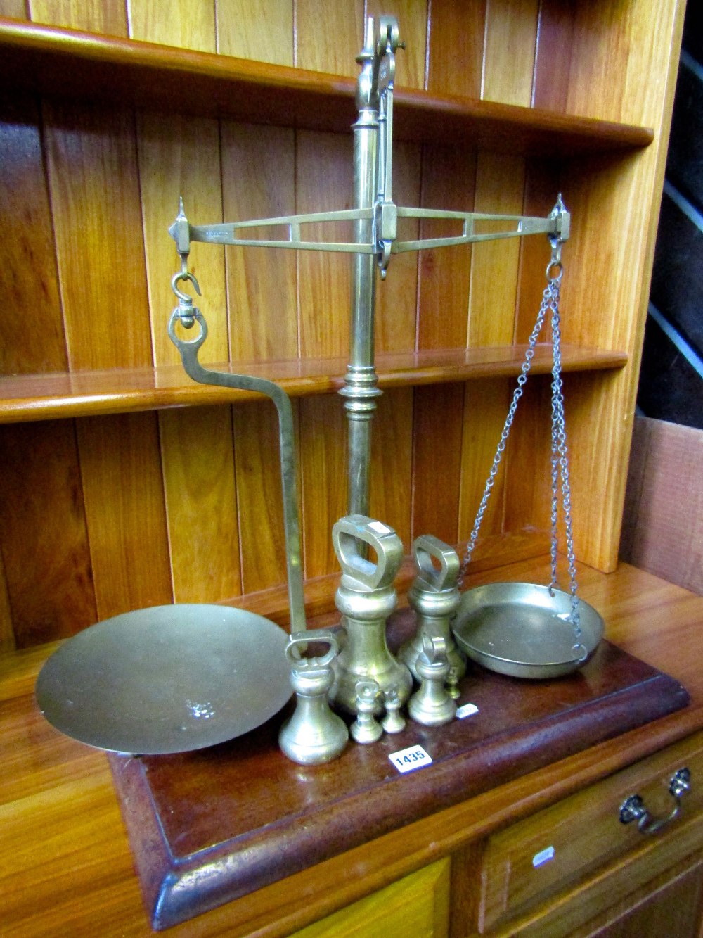 A W & T Avery brass balance scale to weigh 2 lb, raised on a rectangular mahogany platform base with