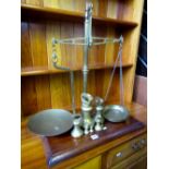 A W & T Avery brass balance scale to weigh 2 lb, raised on a rectangular mahogany platform base with