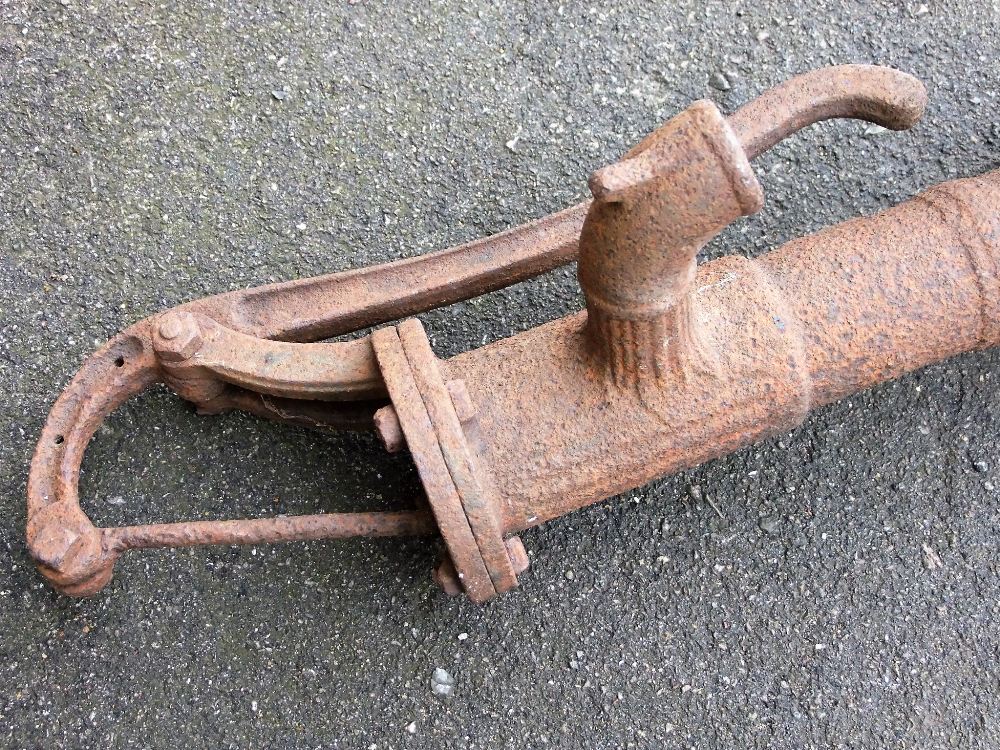 A late 19th/ early 20th century iron water pump (on view next to rostrum) - Bild 3 aus 3