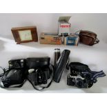 A mixed photography lot to include various cameras and others