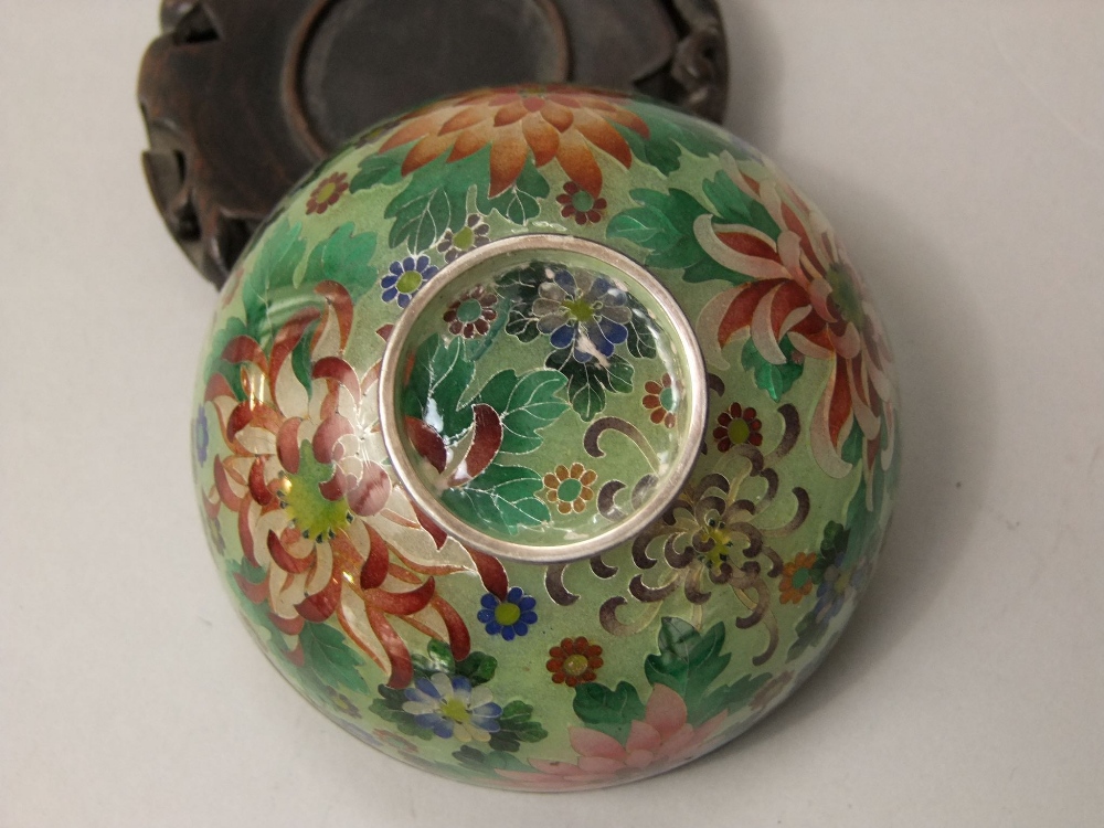 Plique-a-Jour, enamel and silver mounted Japanese bowl (Meijing period) detailed with chrysanthemums - Image 3 of 3