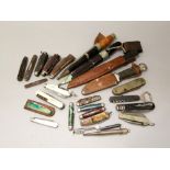 A selection of 20 pocket pen knives with stag, horn and other mounts and two further sheaf knives (