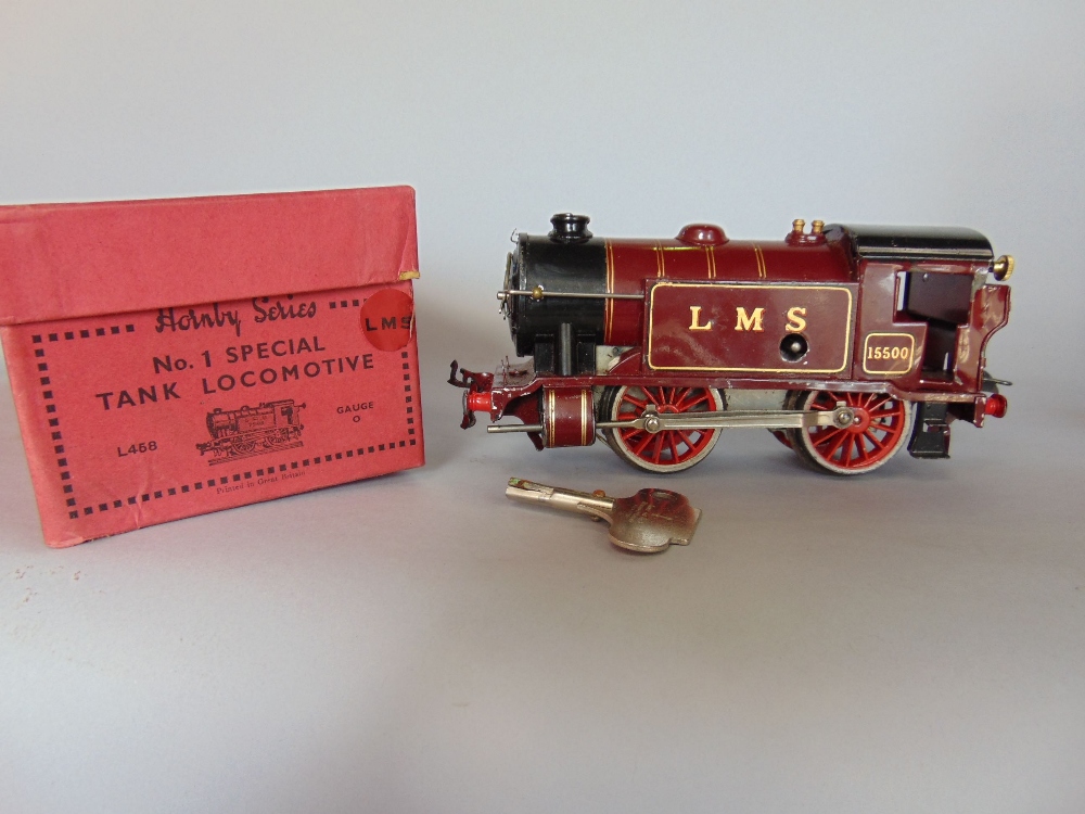 A collection of Hornby tin plate Railwayana to include locomotives, carriages, tracks, building - Image 2 of 6