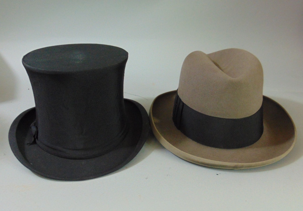 A collection of men's hats to include a Wheeler & Company grey Homburg, an Austin Reed expending top