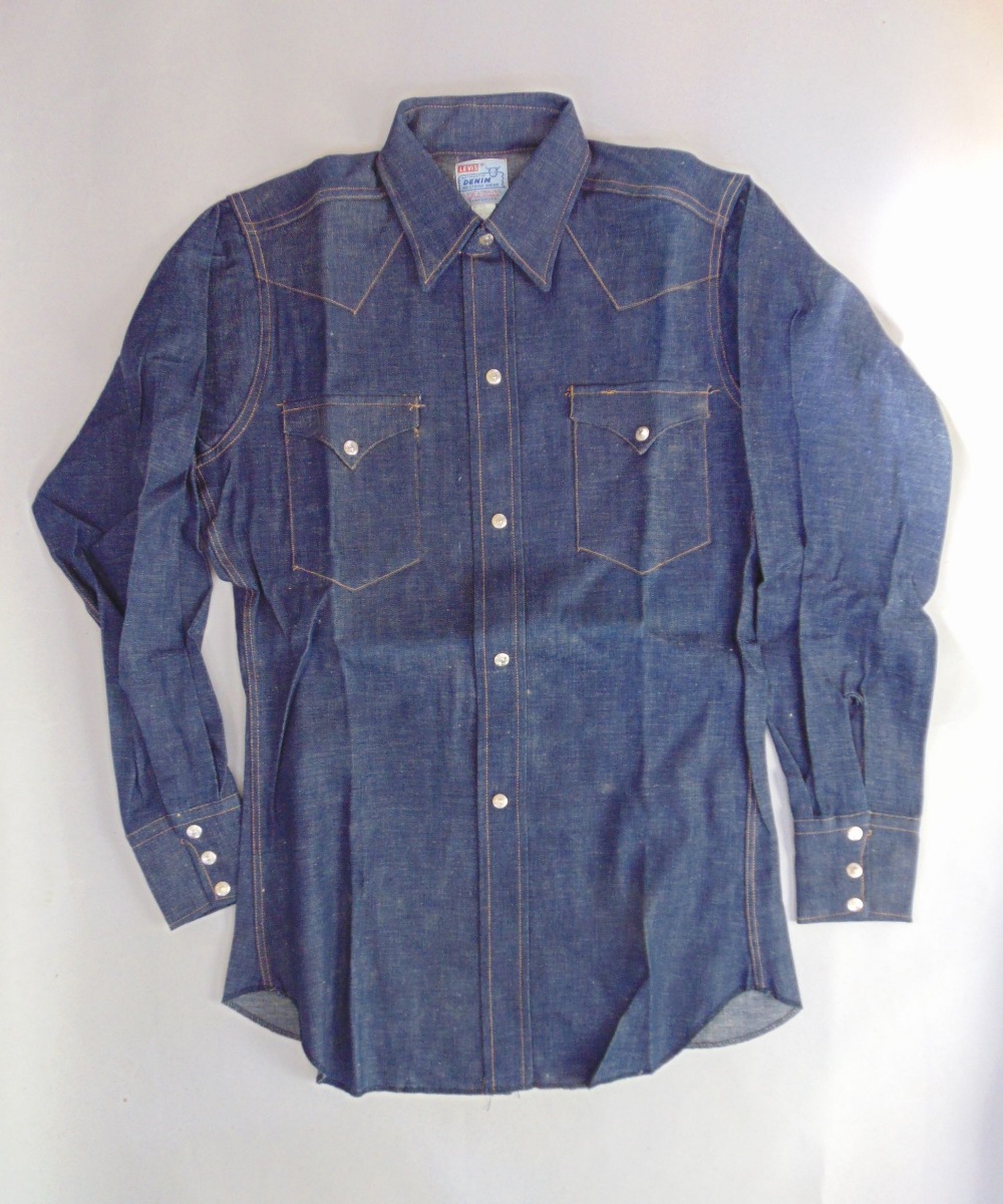 A collection of five Levi denim shirts, all in unused condition. Three are pre 1971 (with 2 in - Image 3 of 4