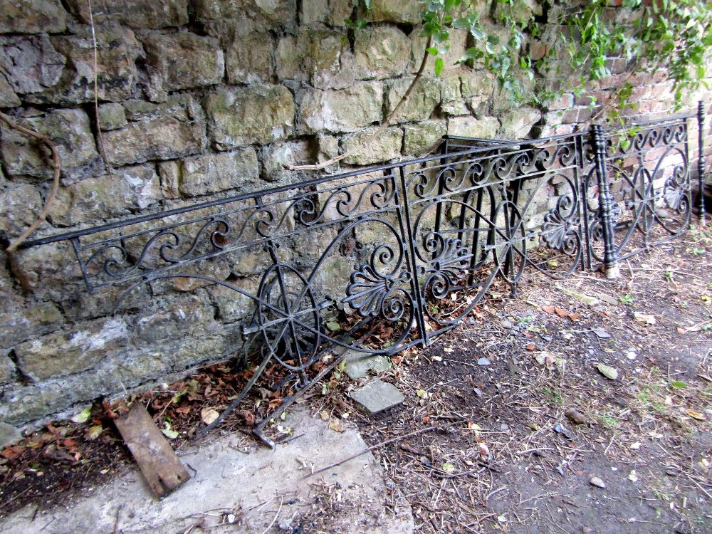A run/section of Regency iron work railing with decorative anthemion, scrolling wave pattern and