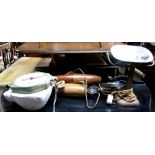 One lot of miscellaneous items to include a vintage desk/bankers light with green enamel shade and