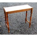 BEECH RECTANGULAR SIDE TABLE WITH AN INSET VEINED MARBLE TOP (70cm x 79cm x 33cm), GILT BEVELLED