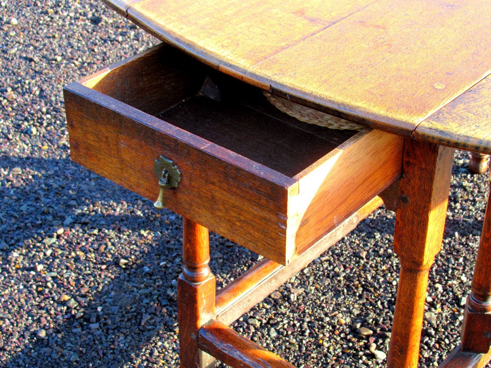 ANTIQUE OAK OVAL GATELEG TABLE WITH TWO LEAVES AND A LATER DRAWER, ON TURNED BALUSTER LEGS AND - Image 2 of 4