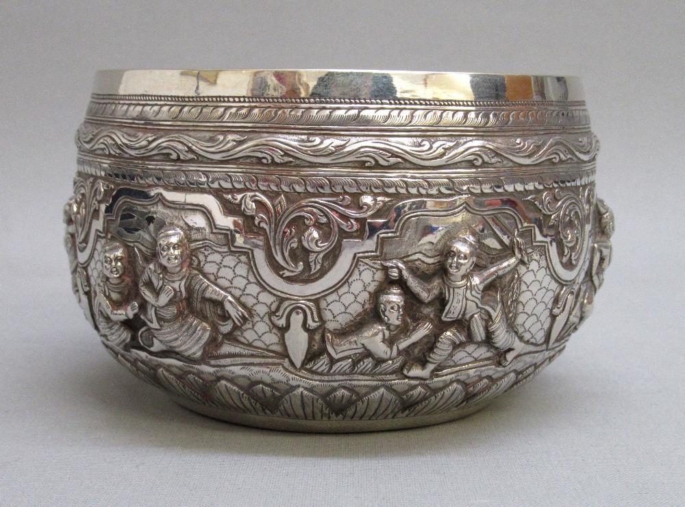 LATE C19th BURMESE SILVER REPOUSSE ALM BOWL, HEIGHT 8cm, DIAMETER 12.5cm (OVERALL), 237g - Image 3 of 5