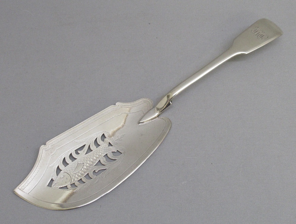 GEORGE III SILVER FISH SLICE, PIERCED AND DECORATED WITH A DESIGN DEPICTING A FISH, BY SARAH &