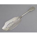 GEORGE III SILVER FISH SLICE, PIERCED AND DECORATED WITH A DESIGN DEPICTING A FISH, BY SARAH &