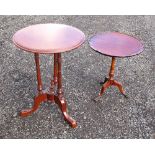 VICTORIAN MAHOGANY CIRCULAR TABLE ON THREE TURNED BALUSTER COLUMNS, THREE CABRIOLE LEGS (72cm x