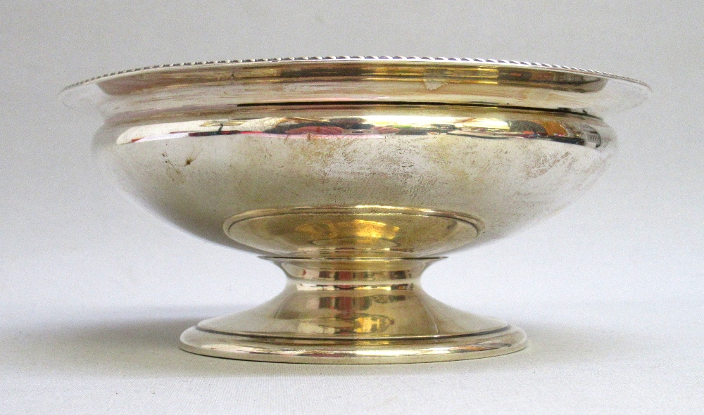 CIRCULAR SILVER BOWL WITH A GADROONED BORDER, ON A PEDESTAL FOOT BY JAMES DIXON & SON, SHEFFIELD - Image 2 of 5