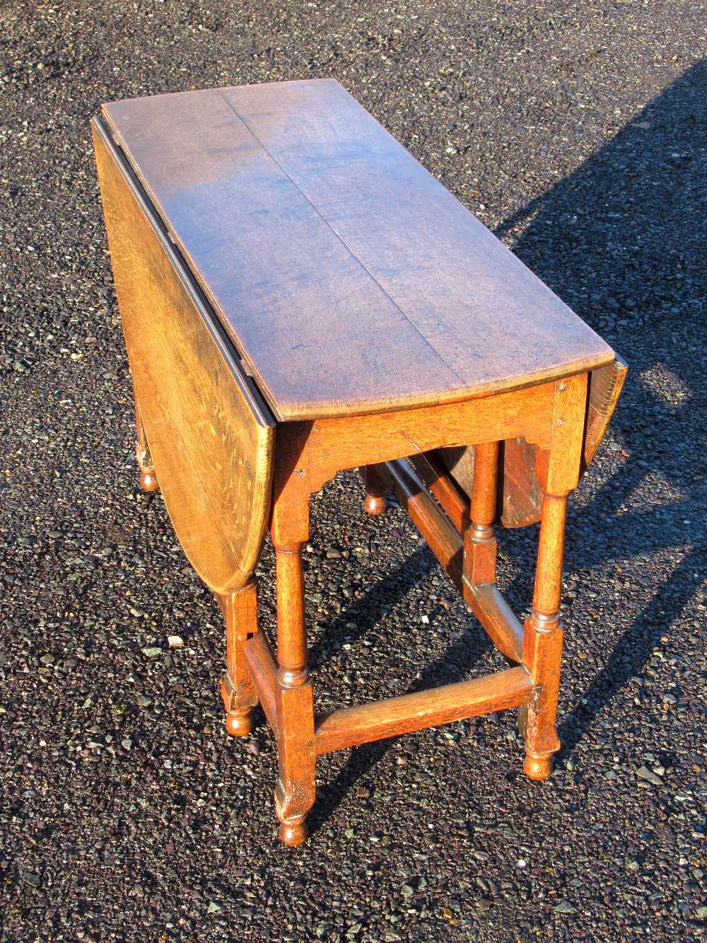ANTIQUE OAK OVAL GATELEG TABLE WITH TWO LEAVES AND A LATER DRAWER, ON TURNED BALUSTER LEGS AND - Image 4 of 4