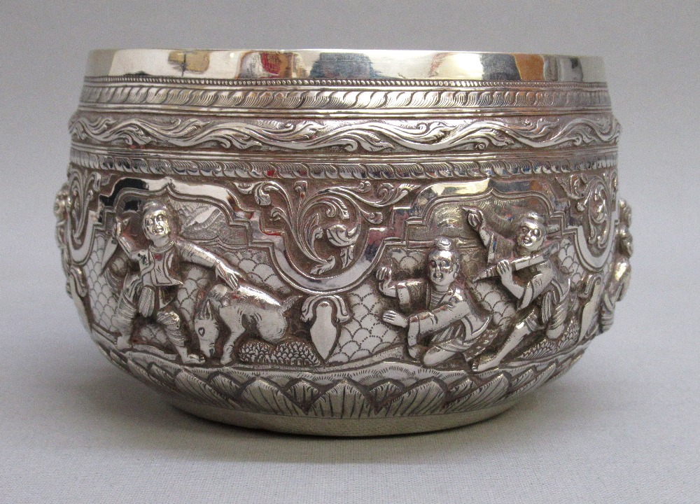 LATE C19th BURMESE SILVER REPOUSSE ALM BOWL, HEIGHT 8cm, DIAMETER 12.5cm (OVERALL), 237g - Image 2 of 5