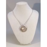 A SILVER YIN YANG STYLE PENDANT SET PEARL ON AN ITALIAN SILVER SNAKE CHAIN NECKLACE, LENGTH 50cm (
