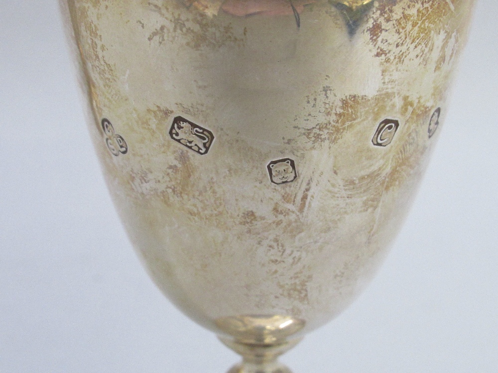 TWO LIMITED EDITION COMMEMMORATIVE SILVER GOBLETS "1952-1977 THE QUEEN'S SILVER JUBILEE" BY COURTMAN - Image 4 of 7