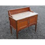 EDWARDIAN INLAID MAHOGANY WASHSTAND WITH A VEINED MARBLE TOP AND TWO PANELLED DOORS (94.5cm x 91.5cm