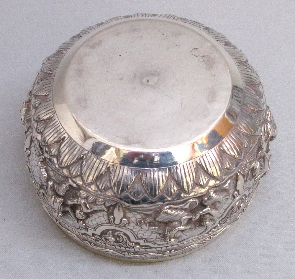 LATE C19th BURMESE SILVER REPOUSSE ALM BOWL, HEIGHT 8cm, DIAMETER 12.5cm (OVERALL), 237g - Image 5 of 5