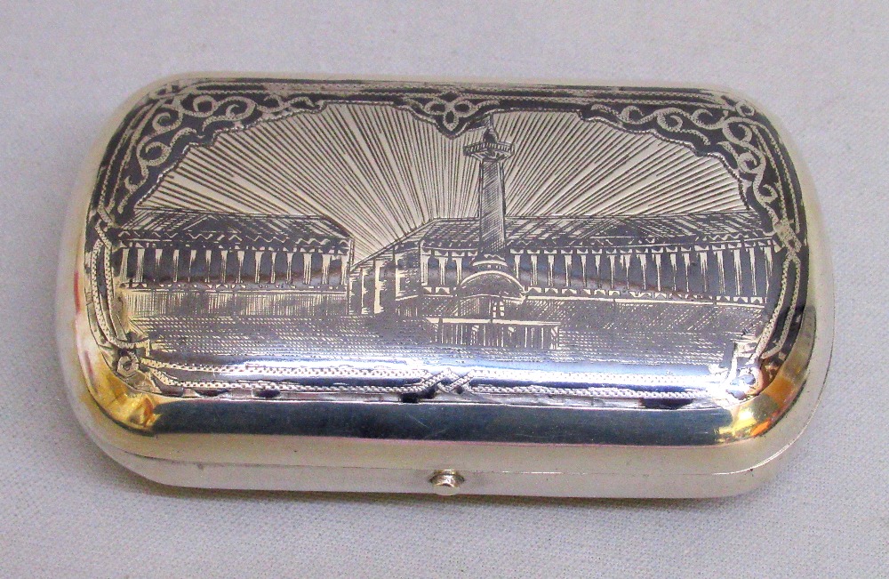 LATE C19th RUSSIAN SILVER AND NIELLO CIGAR/SNUFF BOX DECORATED WITH A SCENE OF A LARGE MONUMENT