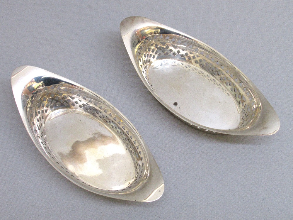 PAIR OF VICTORIAN PIERCED SILVER SWEETMEAT DISHES BY ATKIN BROTHERS, SHEFFIELD 1895, LENGTH 16cm ( - Image 2 of 6