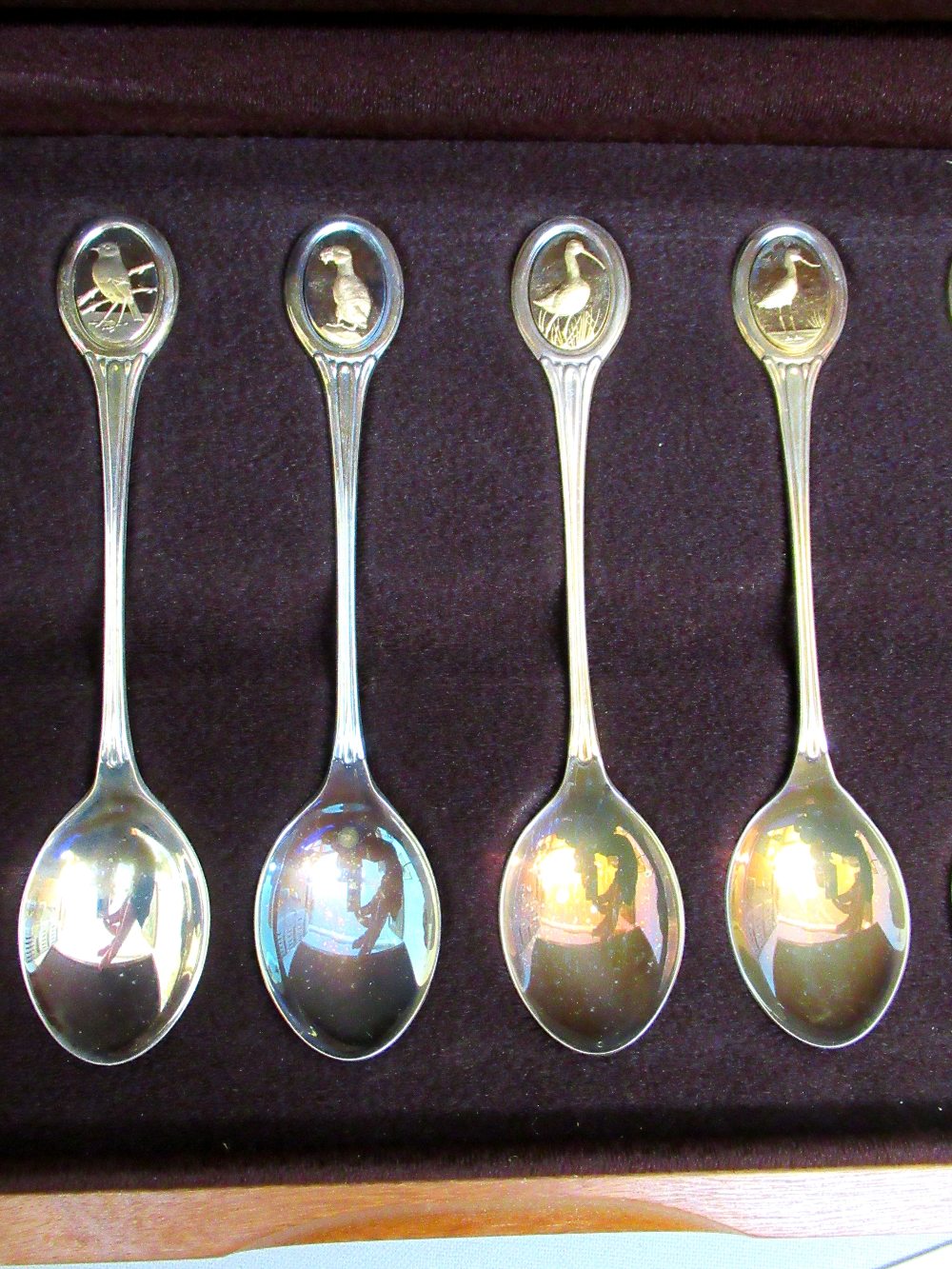 THE RSPB SILVER SPOON COLLECTION COMPRISING 12 SILVER SPOONS, EACH FINIAL WITH A GILT OVAL PANEL - Image 3 of 6