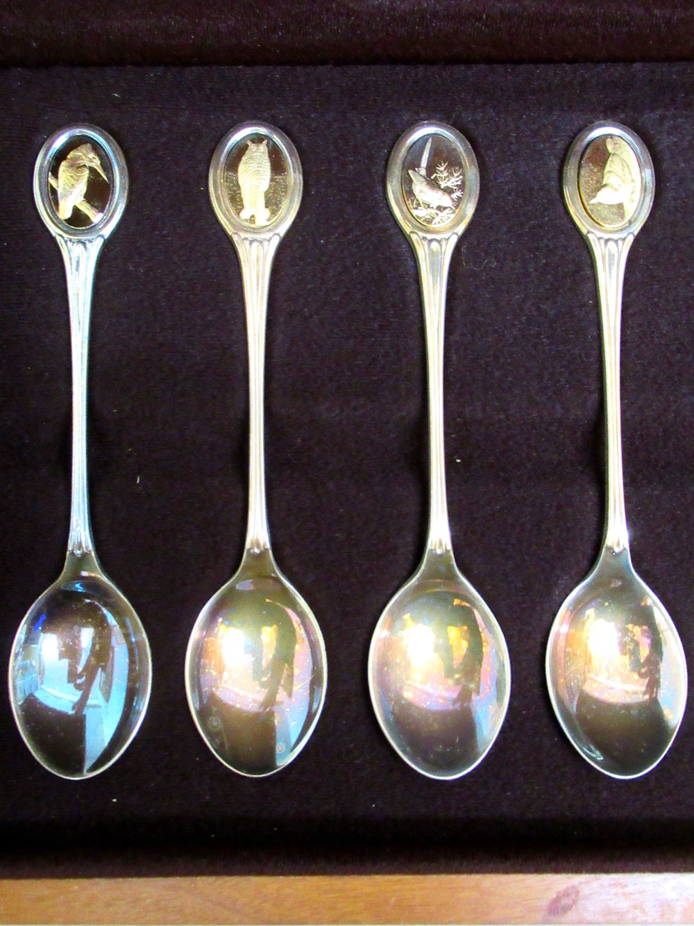 THE RSPB SILVER SPOON COLLECTION COMPRISING 12 SILVER SPOONS, EACH FINIAL WITH A GILT OVAL PANEL - Image 2 of 6