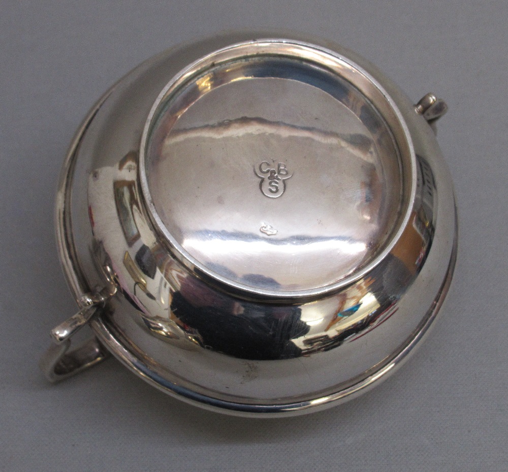 SILVER JUG AND SUGAR BOWL BY C B&S, LONDON 1933 TOGETHER WITH A SILVER GRAVY BOAT, LONDON 1907 ( - Image 4 of 5