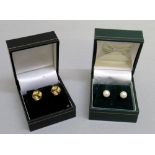 PAIR OF 9ct GOLD CROSSOVER EAR STUDS (9g) AND A PAIR OF 9ct GOLD AND CULTURED PEARL EAR STUDS,