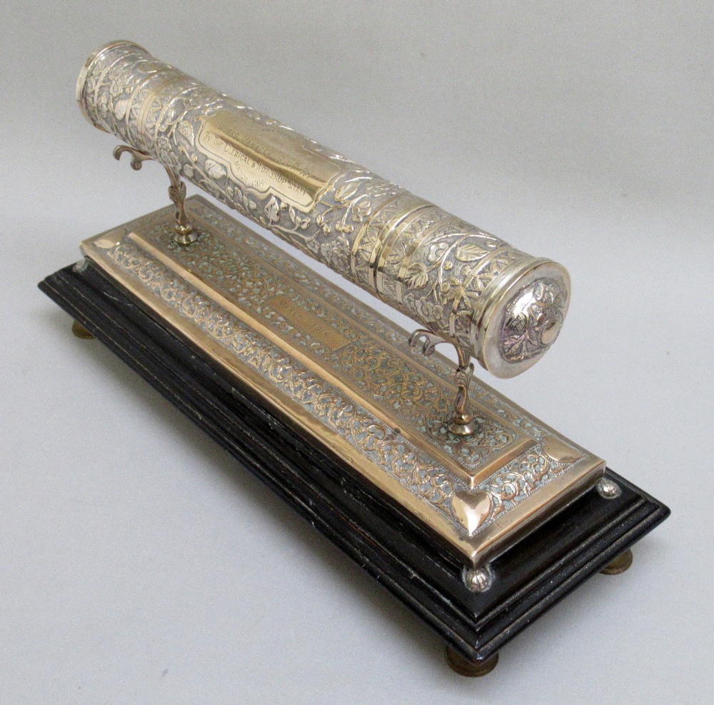 EARLY C20th INDIAN SILVER SCROLL/DOCUMENT HOLDER, CYLINDRICAL WITH REMOVABLE CAP AT ONE END, - Image 4 of 6