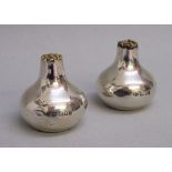 STUART DEVLIN SILVER GILT CRUET SET COMPRISING SALT AND PEPPER POTS WITH GILT DECORATION TO THE