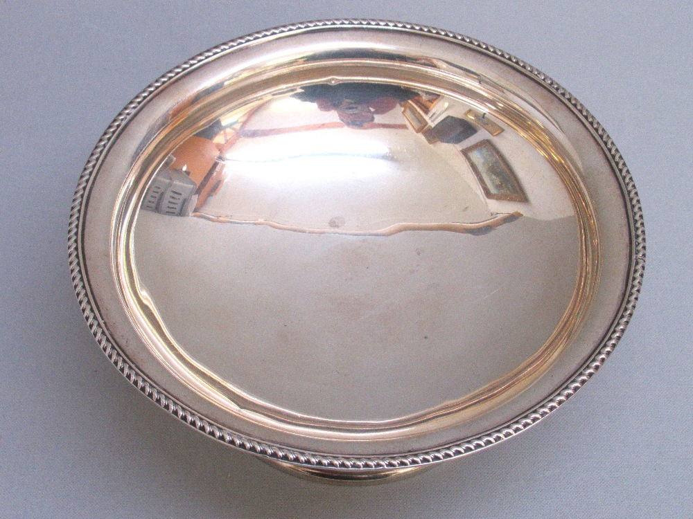 CIRCULAR SILVER BOWL WITH A GADROONED BORDER, ON A PEDESTAL FOOT BY JAMES DIXON & SON, SHEFFIELD - Image 3 of 5