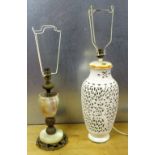 ONYX AND GILT METAL BALUSTER TABLELAMP (H: 35.5cm) AND AN ORIENTAL PIERCED CERAMIC TABLELAMP (H: