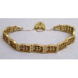 9ct GOLD GATE BRACELET WITH PADLOCK CLASP (24.6g)