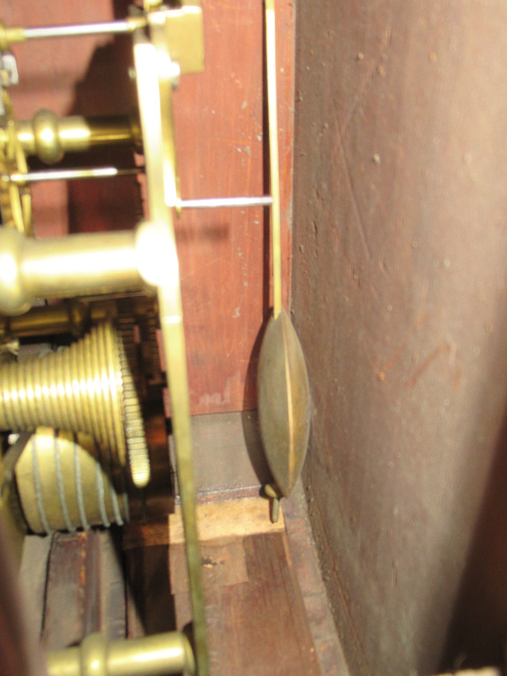 LATE VICTORIAN MAHOGANY FINISH CIRCULAR CASED WALL TIMEPIECE WITH BRASS SINGLE FUSEE MOVEMENT, - Bild 3 aus 8