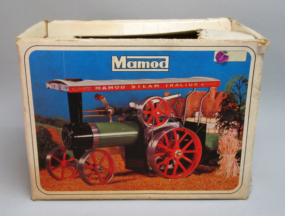 MAMOD STEAM TRACTION ENGINE TE1a WITH FIREBOX AND STEERING ROD, BOXED (17cm x 26.5cm OVERALL) - Bild 3 aus 4