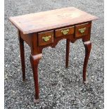 GEORGE II STYLE WALNUT LOWBOY WITH A CROSSBANDED QUARTERED TOP AND THREE DRAWERS, ON CABRIOLE