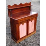 EARLY VICTORIAN ROSEWOOD CHIFFONIER WITH A SHELF ABOVE, DRAWER AND TWO GLAZED SILK LINED DOORS