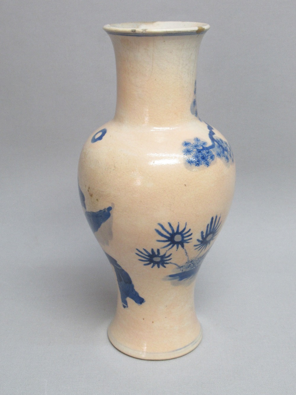 CHINESE CERAMIC BLUE AND WHITE BALUSTER VASE PAINTED WITH FIGURES IN A GARDEN, SIX CHARACTER MARK TO - Bild 4 aus 13
