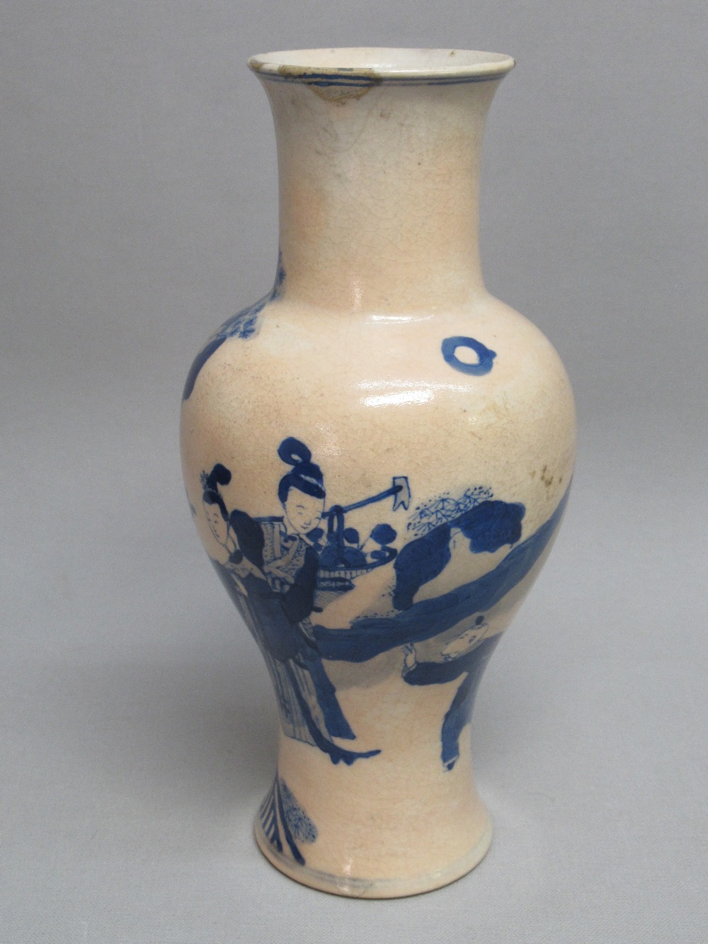 CHINESE CERAMIC BLUE AND WHITE BALUSTER VASE PAINTED WITH FIGURES IN A GARDEN, SIX CHARACTER MARK TO - Bild 3 aus 13