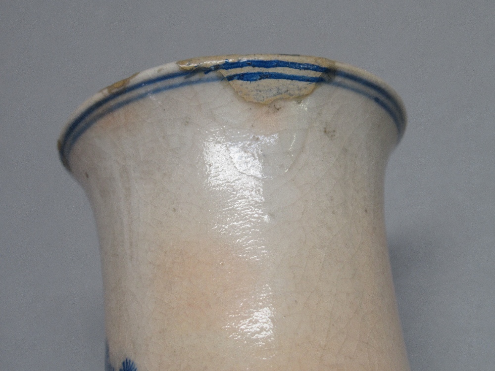 CHINESE CERAMIC BLUE AND WHITE BALUSTER VASE PAINTED WITH FIGURES IN A GARDEN, SIX CHARACTER MARK TO - Bild 8 aus 13
