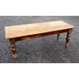 VICTORIAN KITCHEN TABLE WITH A PINE TOP, ON TURNED BALUSTER LEGS (71cm x 183cm x 70cm)