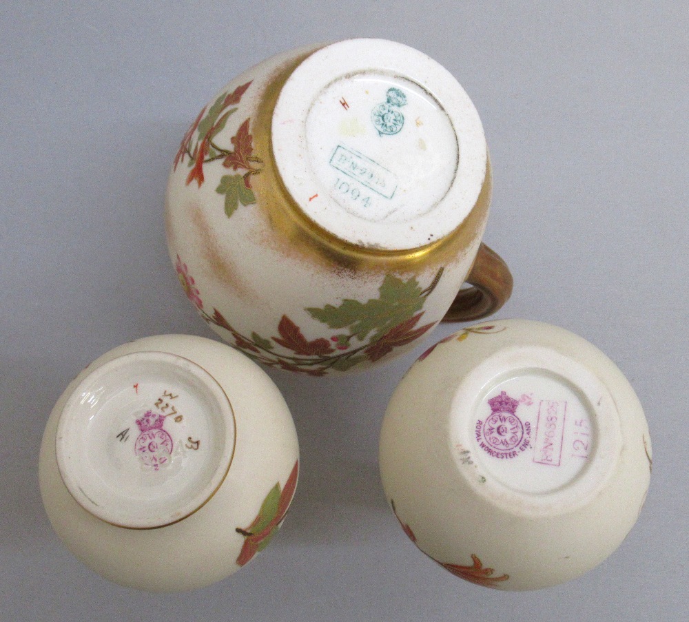 VICTORIAN ROYAL WORCESTER IVORY GROUND JUG WITH PAINTED FLORAL DECORATION AND A LOOP HANDLE, MODEL - Image 6 of 6