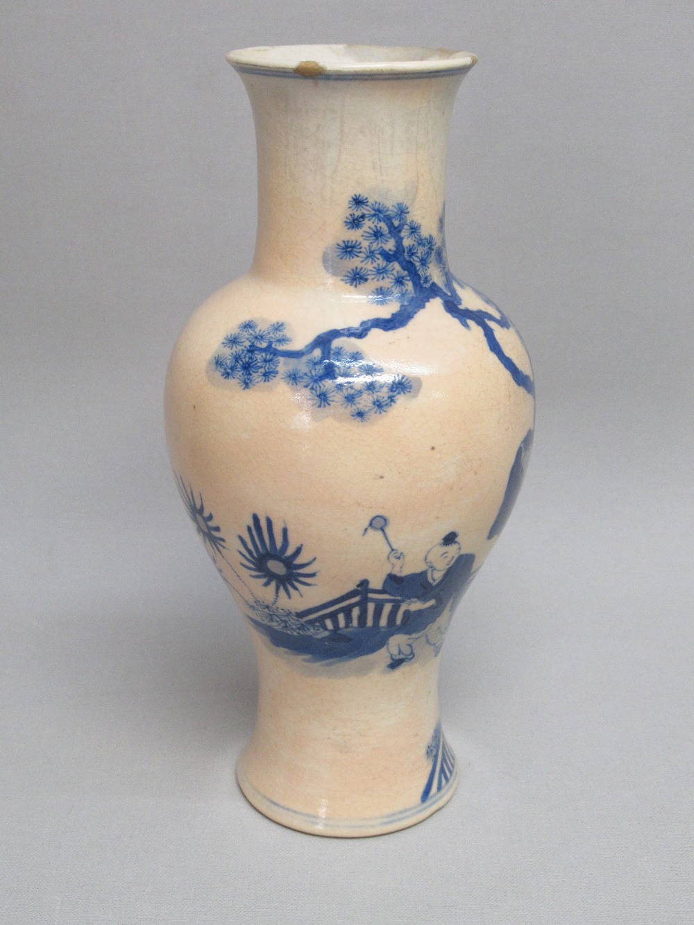 CHINESE CERAMIC BLUE AND WHITE BALUSTER VASE PAINTED WITH FIGURES IN A GARDEN, SIX CHARACTER MARK TO - Bild 5 aus 13