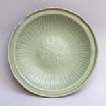 CIRCA 14th CENTURY CHINESE CELADON STONEWARE CIRCULAR DISH WITH FLORAL AND FLUTED DECORATION (D: