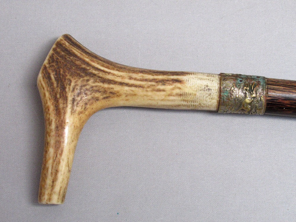 EARLY 20th CENTURY WALKING STICK WITH ANTLER HANDLE AND GILT METAL FERRULE, WITH A HUNTING SCENE, - Image 5 of 9