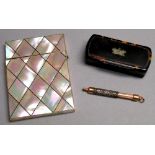 19th CENTURY FRENCH MOTHER-OF-PEARL FLIP TOP CARD CASE, PRESS BUTTON OPENING (H: 10.4cm) TOGETHER