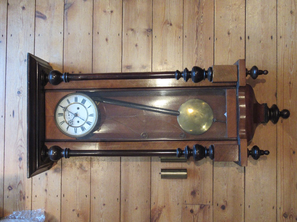 VIENNESE STYLE WALL REGULATOR WITH A WHITE ENAMELLED CIRCULAR DIAL AND SECONDS DIAL ENCLOSING A TWO - Bild 2 aus 4